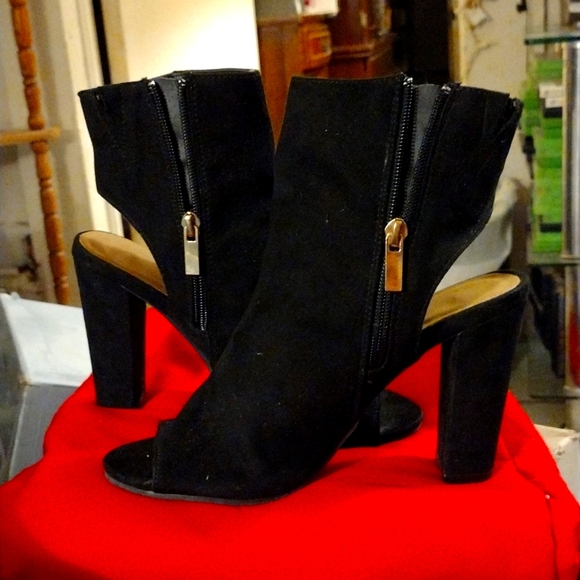 Black BaxBoo with Gold Zippers, Suede and size 7.5 - Picture 3 of 4